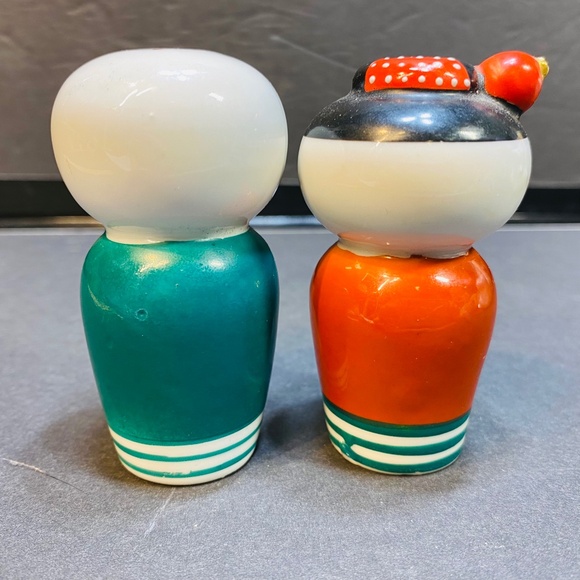 Vtg Geisha Salt Pepper Shakers Japan Handpainted Porcelain Corks In Place EUC - Picture 3 of 9